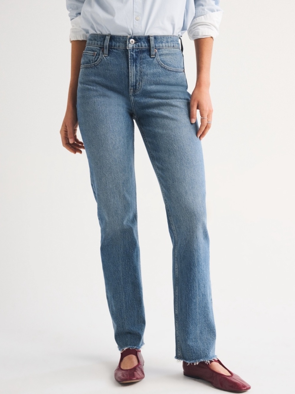 Abercrombie 90s Relaxed Straight Leg Jean in Medium Blue